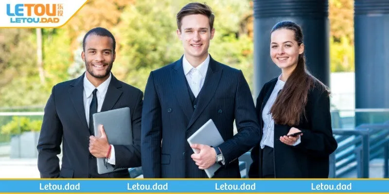 Tác giả Nigel Seeley luôn phân tích trận đấu một cách khoa học